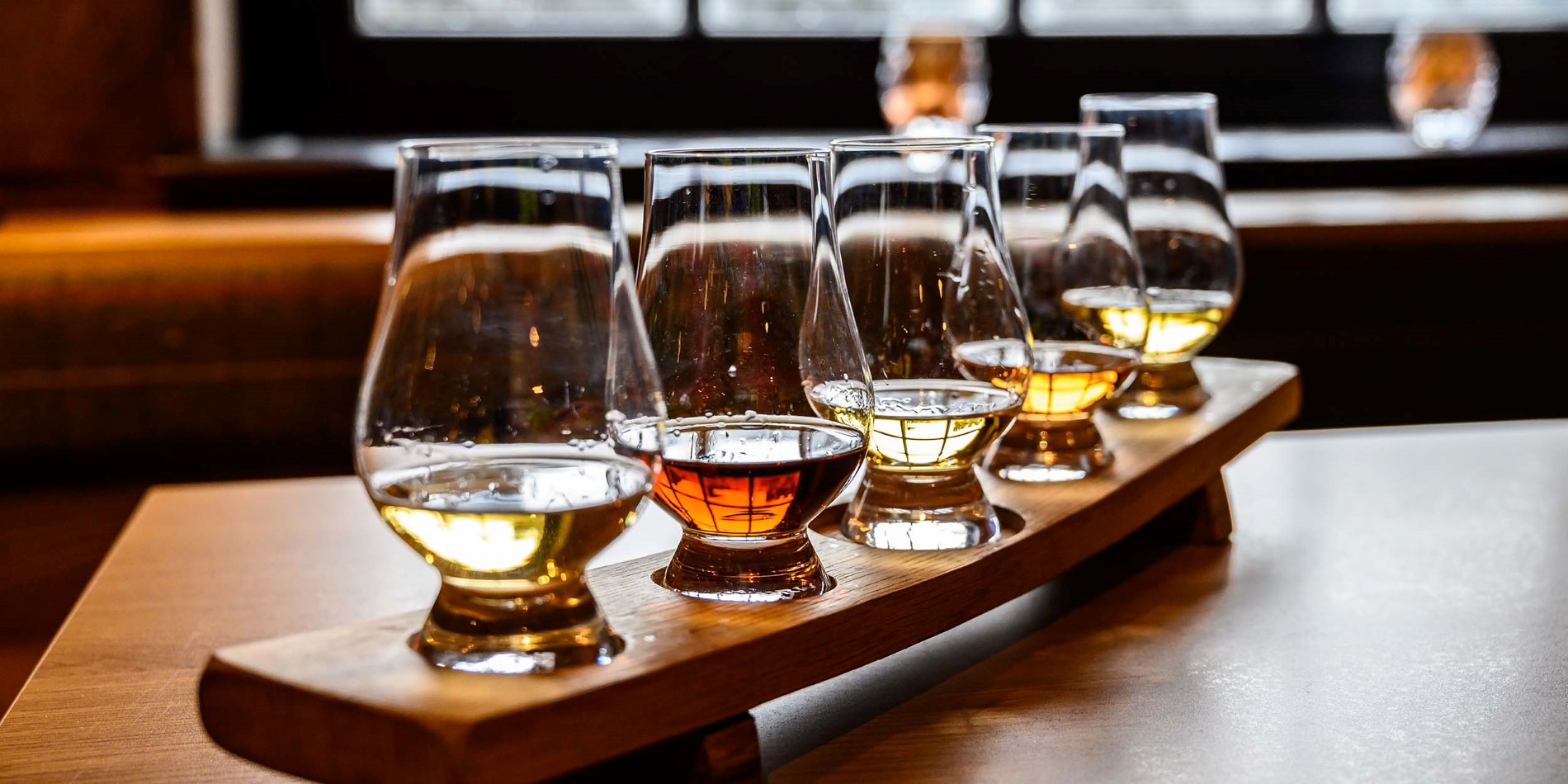 Lär dig mer om whiskydestillering i Islay
