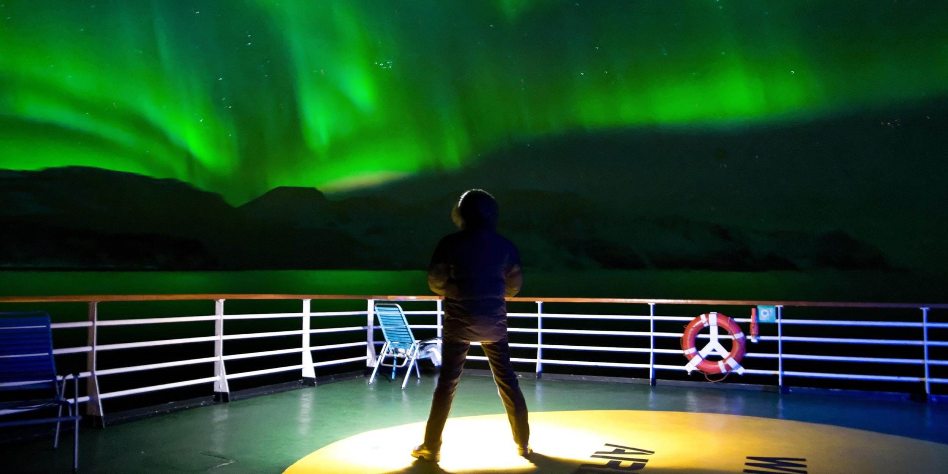 En spektakulär norrskenshow från Hurtigruten däck