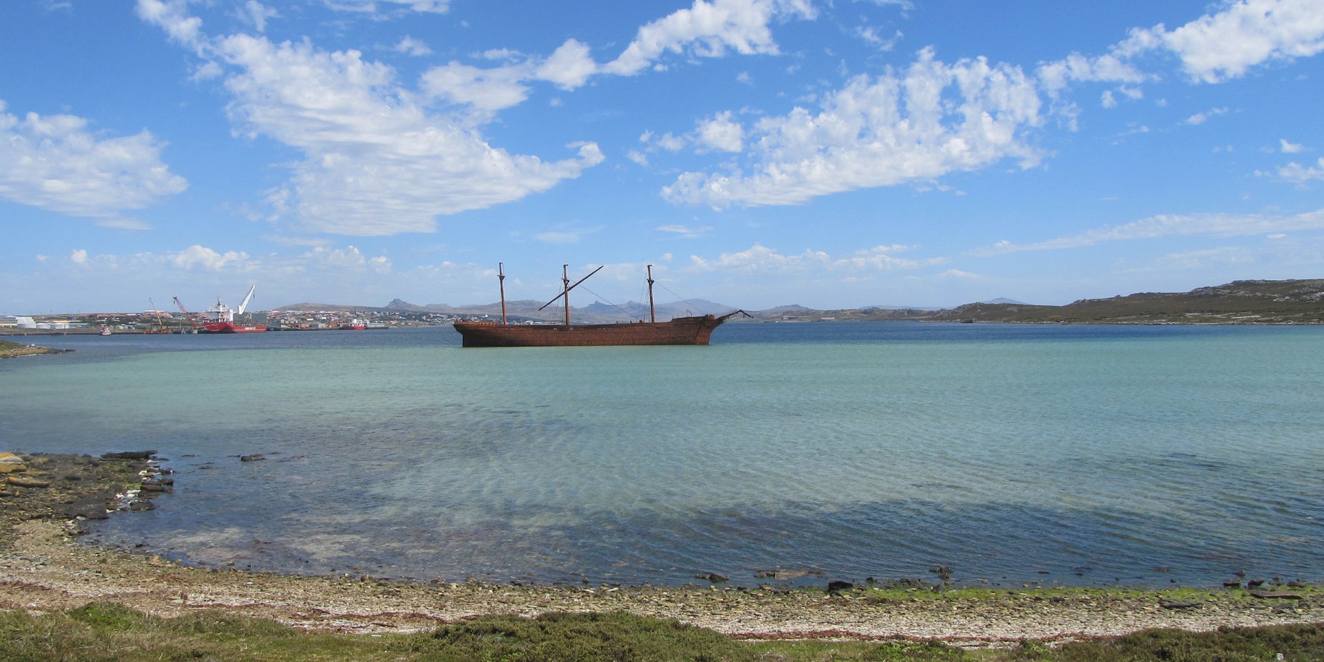 Whalebone Cove med skeppsbrottet av Lady Elizabeth