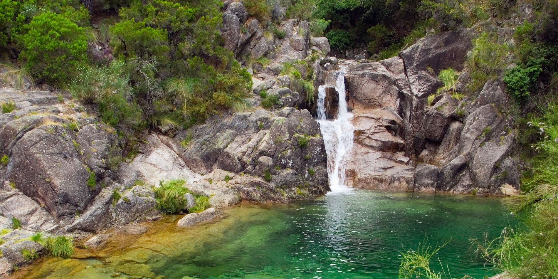  Den Arado vattenfall, Gerês National Park, Portugal.