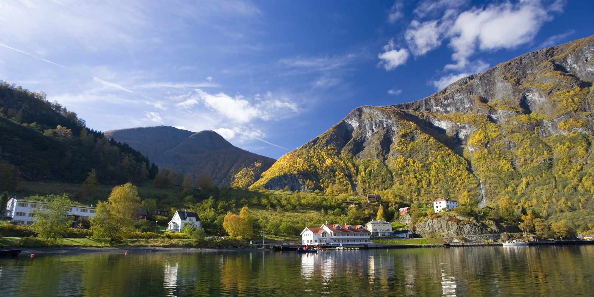 Den dramatiska naturen i Sognefjorden är en av Norges mest kända attraktioner