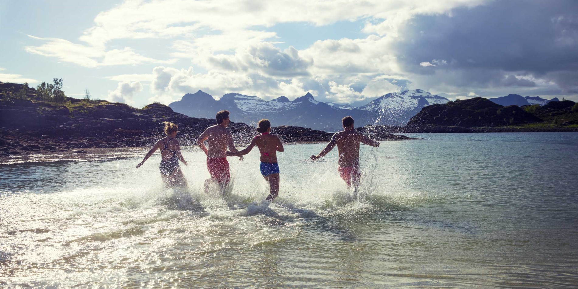Bada i det fräscha Lofoten-vattnet