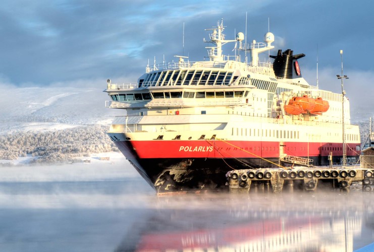 MS Polarlys en vacker vinterdag i Kirkenes